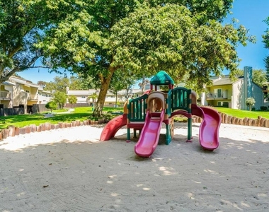 671 Bluewater Way - Photo Thumbnail 37