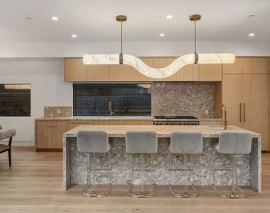 738 Palms Boulevard - Photo Thumbnail 13