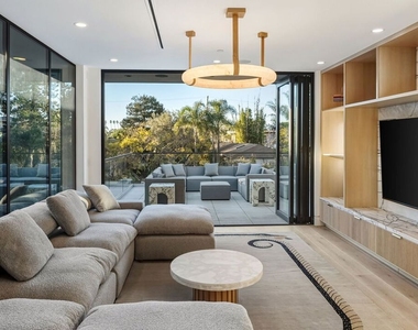 738 Palms Boulevard - Photo Thumbnail 19