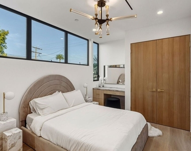 738 Palms Boulevard - Photo Thumbnail 17