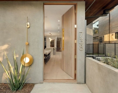 738 Palms Boulevard - Photo Thumbnail 3