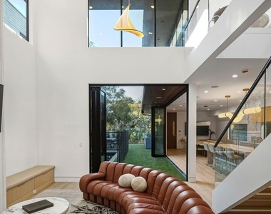 738 Palms Boulevard - Photo Thumbnail 7