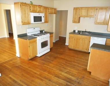125 Greenbrier St - Photo Thumbnail 2