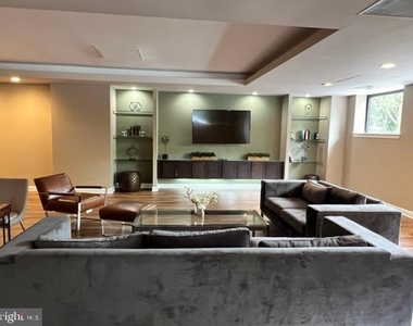2111 Wisconsin Avenue Nw - Photo Thumbnail 3