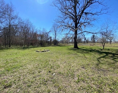 236 Adelaide Drive - Photo Thumbnail 3