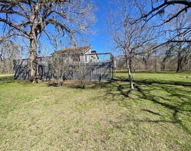 236 Adelaide Drive - Photo Thumbnail 5