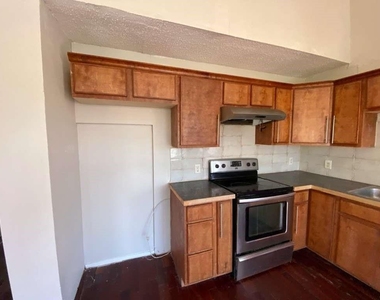 236 Adelaide Drive - Photo Thumbnail 12