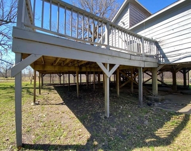 236 Adelaide Drive - Photo Thumbnail 6