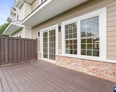 105 Brandon - Photo Thumbnail 19