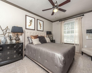 5800 Woodway Drive - Photo Thumbnail 3