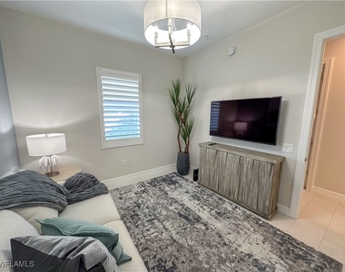 232 Indies Drive E - Photo Thumbnail 39