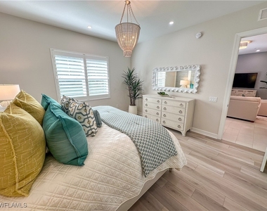 232 Indies Drive E - Photo Thumbnail 18