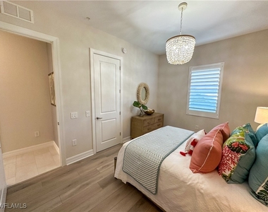 232 Indies Drive E - Photo Thumbnail 33