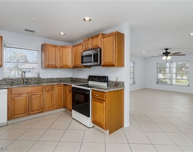 180 Cypress Way E - Photo Thumbnail 8
