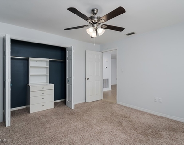 180 Cypress Way E - Photo Thumbnail 12