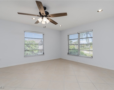 180 Cypress Way E - Photo Thumbnail 4