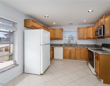 180 Cypress Way E - Photo Thumbnail 6
