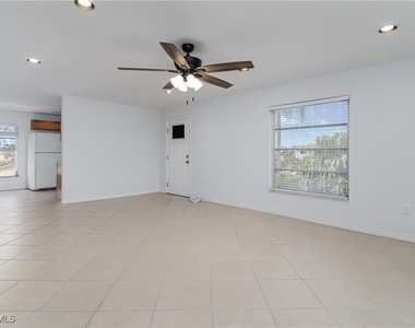 180 Cypress Way E - Photo Thumbnail 3