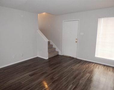 204 Northpointe Avenue - Photo Thumbnail 15