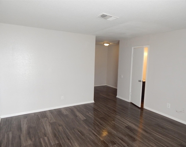 204 Northpointe Avenue - Photo Thumbnail 14
