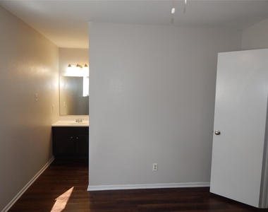 204 Northpointe Avenue - Photo Thumbnail 30