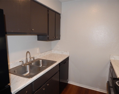 204 Northpointe Avenue - Photo Thumbnail 17