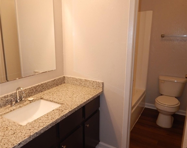 204 Northpointe Avenue - Photo Thumbnail 7