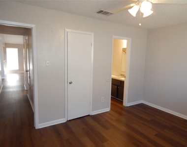 204 Northpointe Avenue - Photo Thumbnail 9