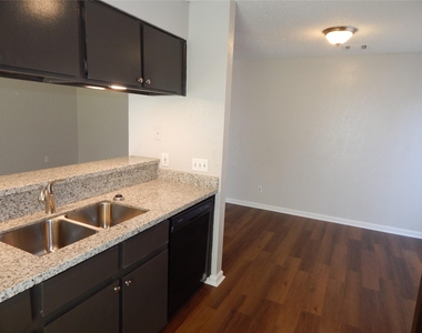 204 Northpointe Avenue - Photo Thumbnail 4
