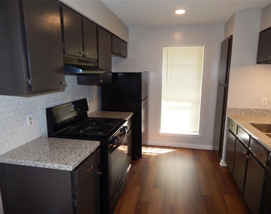 204 Northpointe Avenue - Photo Thumbnail 2