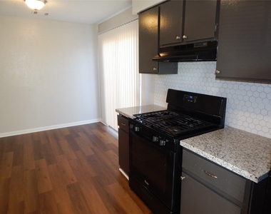 204 Northpointe Avenue - Photo Thumbnail 5