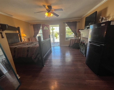 9500 Mayfield Avenue - Photo Thumbnail 5