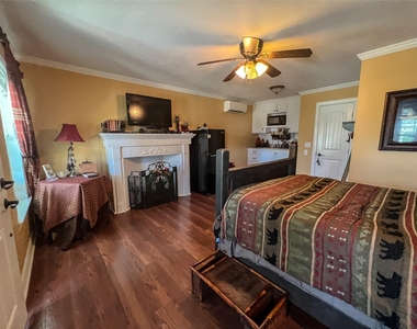 9500 Mayfield Avenue - Photo Thumbnail 7