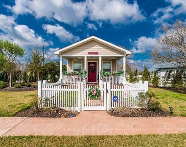 9500 Mayfield Avenue - Photo Thumbnail 11