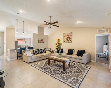 15 Raeland Lane - Photo Thumbnail 6