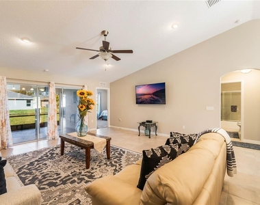 15 Raeland Lane - Photo Thumbnail 5