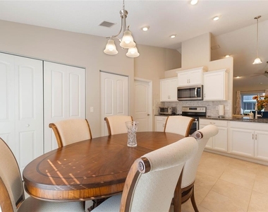 15 Raeland Lane - Photo Thumbnail 3