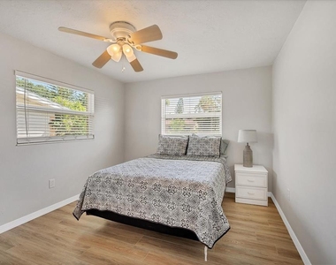 5738 Antilles Drive - Photo Thumbnail 14