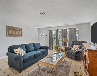 5738 Antilles Drive - Photo Thumbnail 4