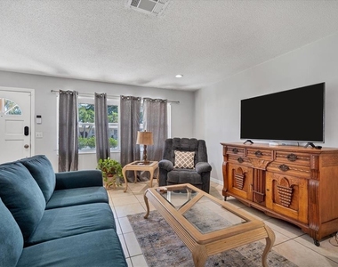 5738 Antilles Drive - Photo Thumbnail 3