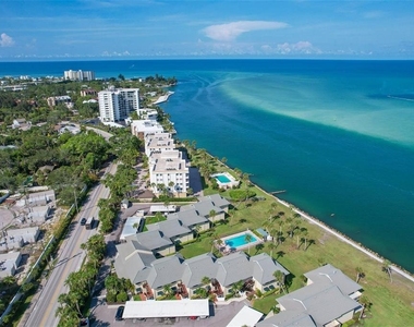 4660 Ocean Boulevard - Photo Thumbnail 7