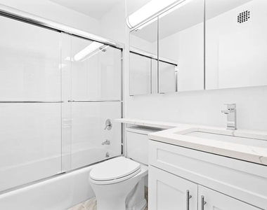 East 71st Street - Photo Thumbnail 5