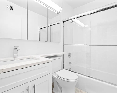 East 71st Street - Photo Thumbnail 6