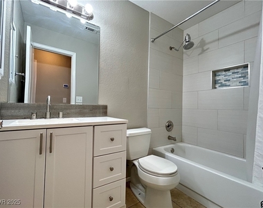 7621 Prairie Corners Drive - Photo Thumbnail 13