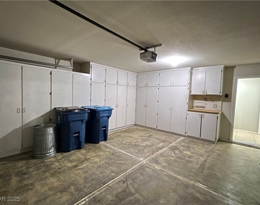 7621 Prairie Corners Drive - Photo Thumbnail 16