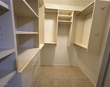 7621 Prairie Corners Drive - Photo Thumbnail 11