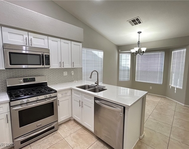 7621 Prairie Corners Drive - Photo Thumbnail 4