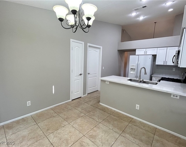 7621 Prairie Corners Drive - Photo Thumbnail 6