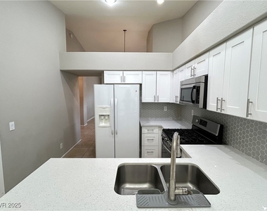 7621 Prairie Corners Drive - Photo Thumbnail 7