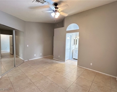 7621 Prairie Corners Drive - Photo Thumbnail 9